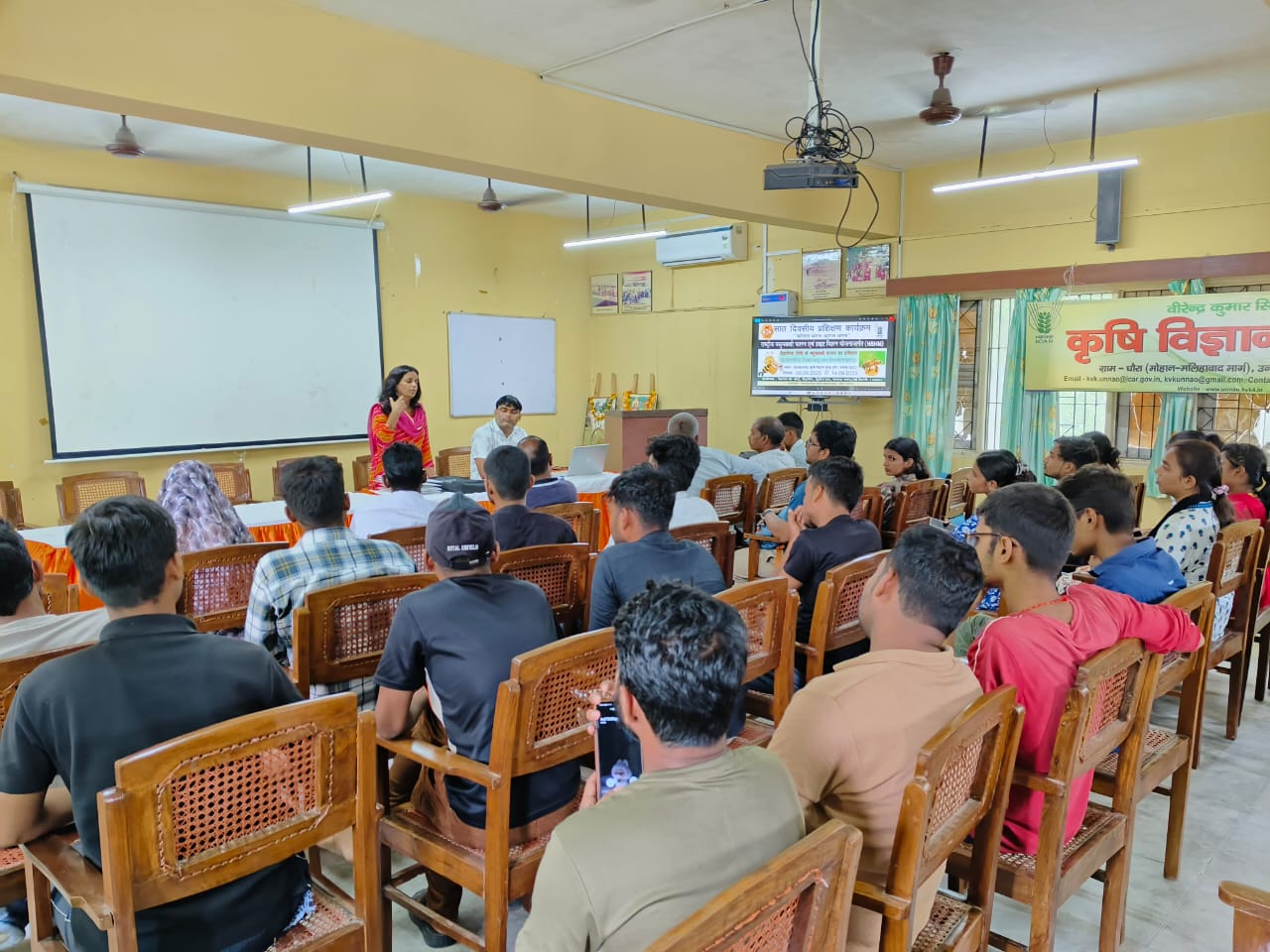 सात दिवसीय मधुमक्खी पालन प्रशिक्षण का शुभारम्भ सात दिवसीय मधुमक्खी पालन प्रशिक्षण का शुभारम्भ