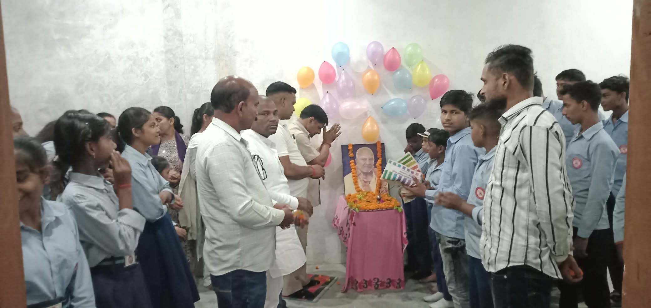 शिक्षकनेता राम बक्श यादव ने अपने गुरु बाबा भवनाथदास जी को दी सच्ची श्रद्धांजलि शिक्षकनेता राम बक्श यादव ने अपने गुरु बाबा भवनाथदास जी को दी सच्ची श्रद्धांजलि