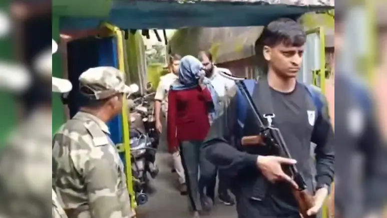 ISIS मॉड्यूल का भंडाफोड़ : दिल्ली और रांची से दो आतंकी गिरफ्तार, देशभर में छापेमारी ISIS मॉड्यूल का भंडाफोड़ : दिल्ली और रांची से दो आतंकी गिरफ्तार, देशभर में छापेमारी