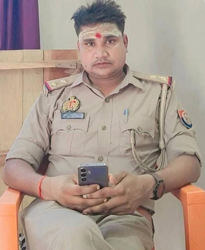 भदोही : छुट्टी पर घर आए उप निरीक्षक की सड़क हादसे में मौत भदोही : छुट्टी पर घर आए उप निरीक्षक की सड़क हादसे में मौत