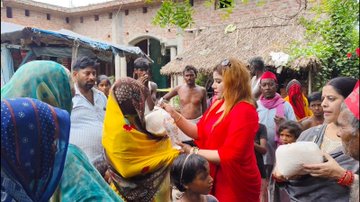 सीतापुर: बाढ़ प्रभावितों की मदद को आगे आए सपा नेता सीतापुर: बाढ़ प्रभावितों की मदद को आगे आए सपा नेता