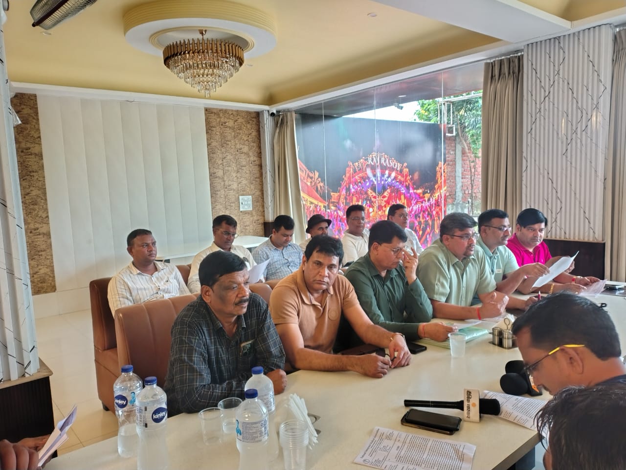 यूट्यूबरों पर नीमा का मोर्चा हुआ नाराज, आयुष हॉस्पिटल संचालक की छवि धूमिल करने का आरोप यूट्यूबरों पर नीमा का मोर्चा हुआ नाराज, आयुष हॉस्पिटल संचालक की छवि धूमिल करने का आरोप