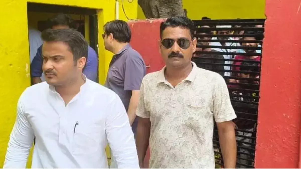 सीतापुर जेल में आज़म खान से मिलने पहुंचे अब्दुल्ला आज़म सीतापुर जेल में आज़म खान से मिलने पहुंचे अब्दुल्ला आज़म