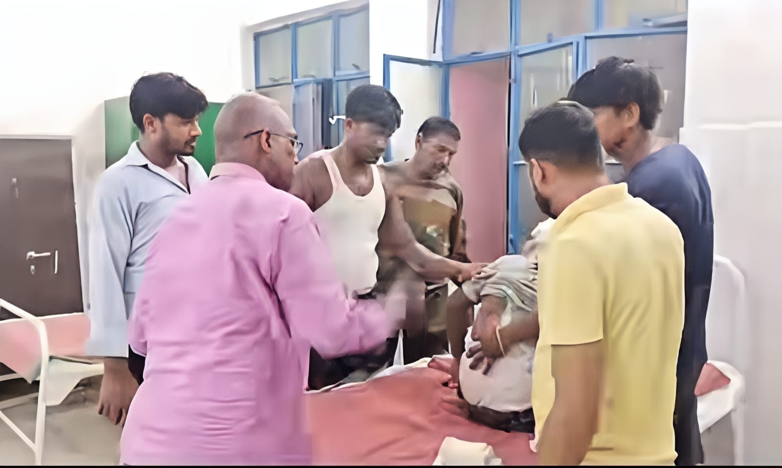प्रयागराज : हंडिया थानाक्षेत्र के अतरौरा गांव में गोलीकांड, पुरानी दुश्मनी में युवक घायल