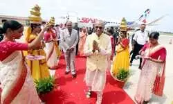 मॉरीशस के प्रधानमंत्री डॉ. नवीनचंद्र रामगुलाम ने परिवार संग किए रामलला के दर्शन मॉरीशस के प्रधानमंत्री डॉ. नवीनचंद्र रामगुलाम ने परिवार संग किए रामलला के दर्शन