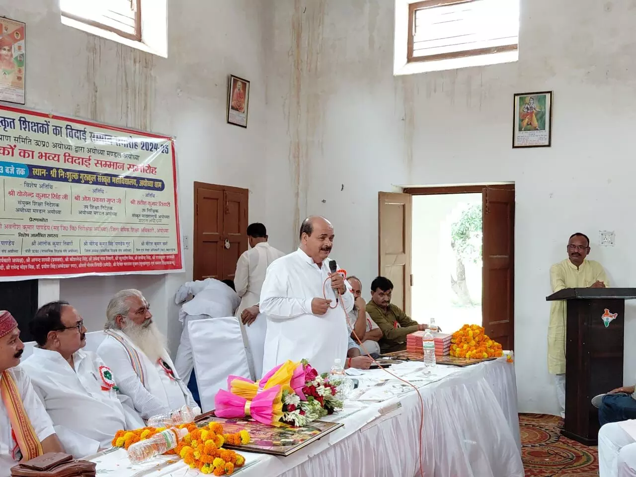 संस्कृत के सेवानिवृत अध्यापकों का गुरुकुल महाविद्यालय में हुआ सम्मान