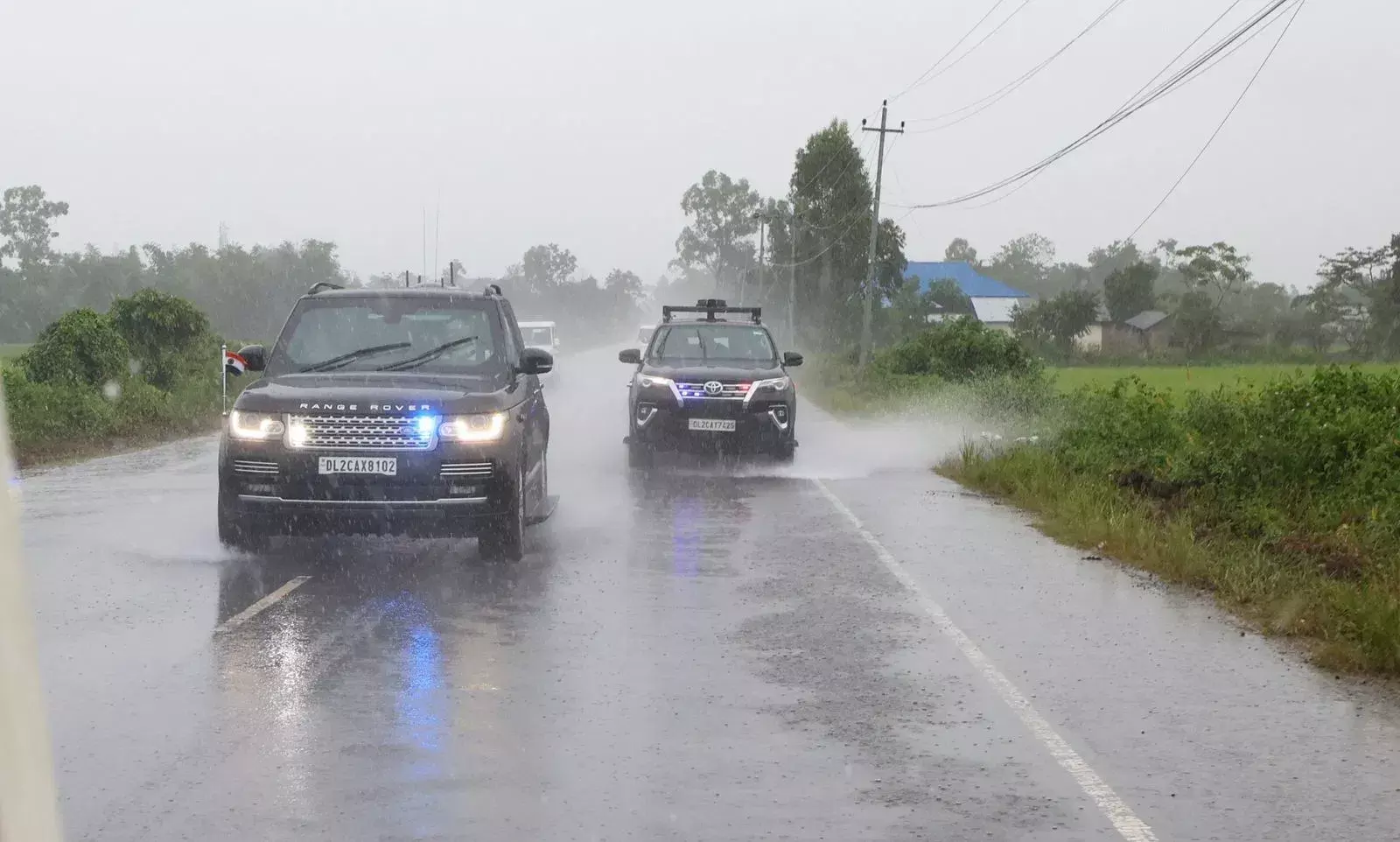 рдЗрдВрдлрд╛рд▓ рдореЗрдВ рддреЗрдЬ рдмрд╛рд░рд┐рд╢ рдХреЗ рдмреАрдЪ рд╣реЗрд▓реАрдХреЙрдкреНрдЯрд░ рдирд╣реАрдВ рдЧрд╛рдбрд╝реА рд╕реЗ рдЪреВрдбрд╝рд╛рдЪрд╛рдВрджрдкреБрд░ рдкрд╣реБрдВрдЪреЗ PM рдореЛрджреА рдЗрдВрдлрд╛рд▓ рдореЗрдВ рддреЗрдЬ рдмрд╛рд░рд┐рд╢ рдХреЗ рдмреАрдЪ рд╣реЗрд▓реАрдХреЙрдкреНрдЯрд░ рдирд╣реАрдВ рдЧрд╛рдбрд╝реА рд╕реЗ рдЪреВрдбрд╝рд╛рдЪрд╛рдВрджрдкреБрд░ рдкрд╣реБрдВрдЪреЗ PM рдореЛрджреА