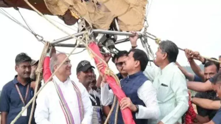 MP के सीएम मोहन यादव के हॉट एयर बैलून में लगी आग, सुरक्षित बाहर निकाले गए