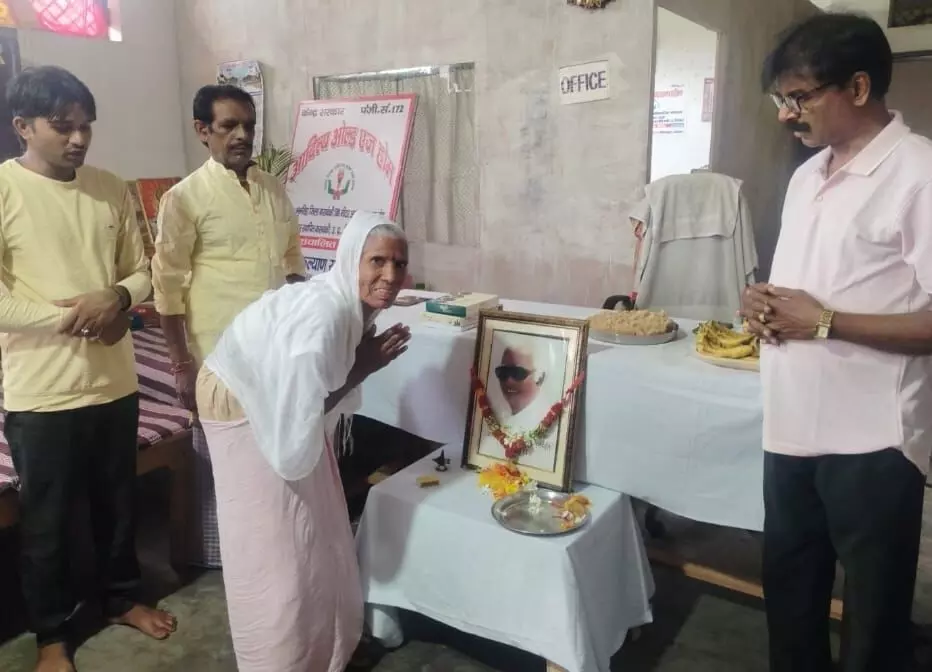कृष्ण चन्द प्रधान को याद कर भाव-विभोर हुए वृद्धजन- पितृ पक्ष पर आदर्श कल्याण सेवा समिति ने किया विशेष आयोजन कृष्ण चन्द प्रधान को याद कर भाव-विभोर हुए वृद्धजन- पितृ पक्ष पर आदर्श कल्याण सेवा समिति ने किया विशेष आयोजन