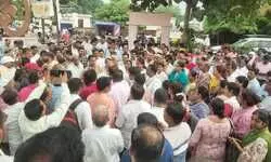 टीईटी की अनिवार्यता के खिलाफ शिक्षकों का हल्ला बोल, पीएम से हस्तक्षेप की मांग टीईटी की अनिवार्यता के खिलाफ शिक्षकों का हल्ला बोल, पीएम से हस्तक्षेप की मांग