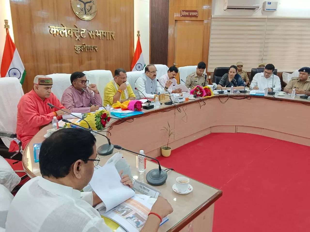 कुशीनगर में प्रभारी मंत्री ने की विकास व कानून व्यवस्था की समीक्षा कुशीनगर में प्रभारी मंत्री ने की विकास व कानून व्यवस्था की समीक्षा