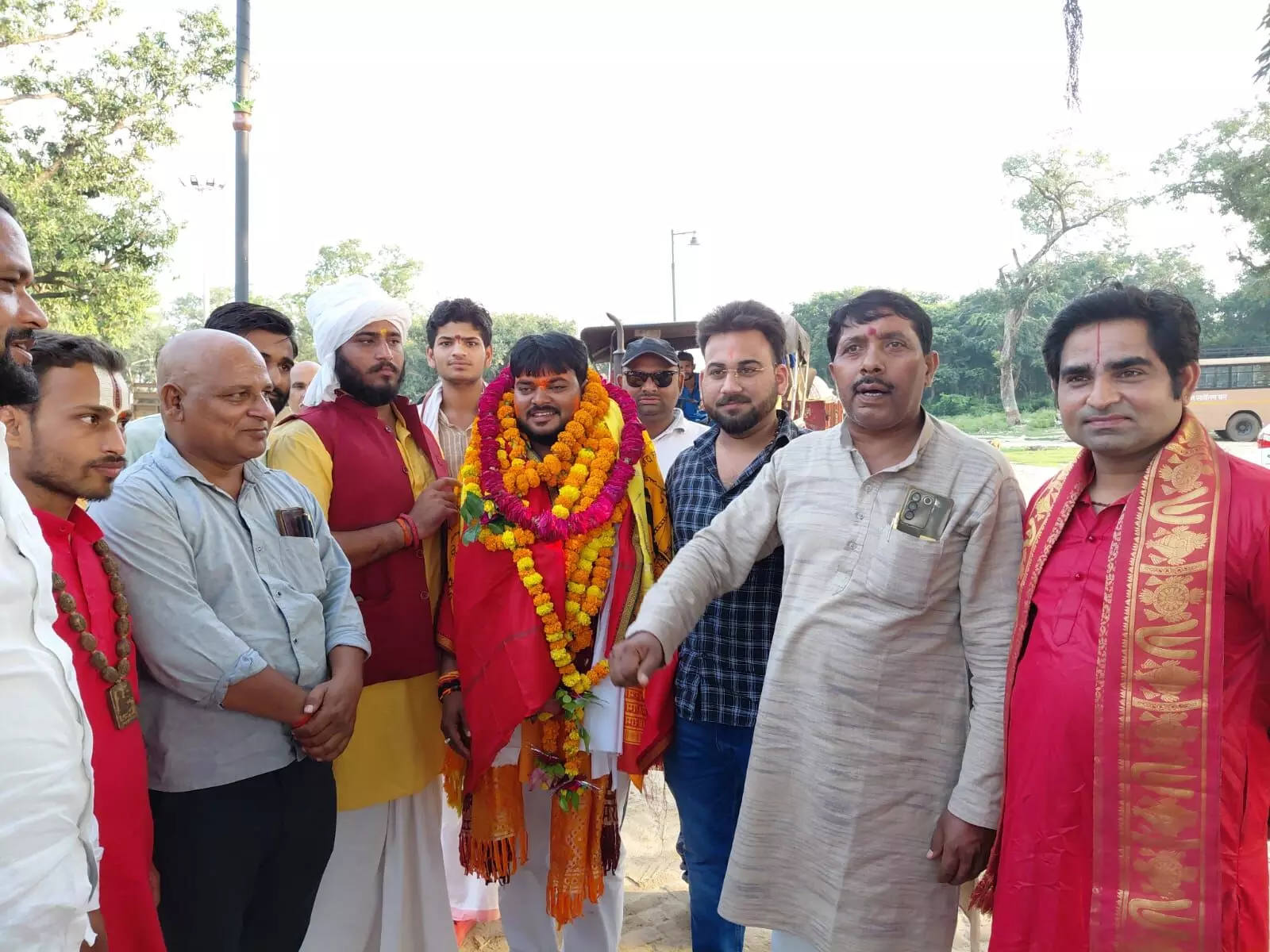 अयोध्या में संदीप शुक्ला बाबा का जन्मदिन सेवा संकल्प दिवस के रूप में मनाया गया
