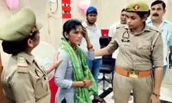 рд░рд╛рдЬрд╡реАрд░ рд╕рд┐рдВрд╣ рдпрд╛рджрд╡ рдХреЗ рдХрд╣рдиреЗ рдкрд░ рдЧрд╛рдиреЛрдВ рдореЗрдВ рдорд╛рдВ рджреБрд░реНрдЧрд╛ рдХреЗ рд▓рд┐рдП рднрджреНрджреА рдмрд╛рддреЗрдВ рдХрд░рддреА рдереА рд╕рд░реЛрдЬ рд╕рд░рдЧрдо, рдХреМрди рд╣реИ рдпреЗ рд╢рдЦреНрд╕? рд░рд╛рдЬрд╡реАрд░ рд╕рд┐рдВрд╣ рдпрд╛рджрд╡ рдХреЗ рдХрд╣рдиреЗ рдкрд░ рдЧрд╛рдиреЛрдВ рдореЗрдВ рдорд╛рдВ рджреБрд░реНрдЧрд╛ рдХреЗ рд▓рд┐рдП рднрджреНрджреА рдмрд╛рддреЗрдВ рдХрд░рддреА рдереА рд╕рд░реЛрдЬ рд╕рд░рдЧрдо, рдХреМрди рд╣реИ рдпреЗ рд╢рдЦреНрд╕?