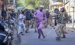 मौलाना तौकीर रजा समेत 8 उपद्रवियों को पुलिस ने भेजा जेल, 40 अरेस्ट, 2000 पर FIR. मौलाना तौकीर रजा समेत 8 उपद्रवियों को पुलिस ने भेजा जेल, 40 अरेस्ट, 2000 पर FIR.