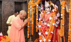 सीएम योगी ने किए मां पाटेश्वरी के दर्शन, श्रद्धालुओं के लिए व्यवस्थाओं का लिया जायजा सीएम योगी ने किए मां पाटेश्वरी के दर्शन, श्रद्धालुओं के लिए व्यवस्थाओं का लिया जायजा