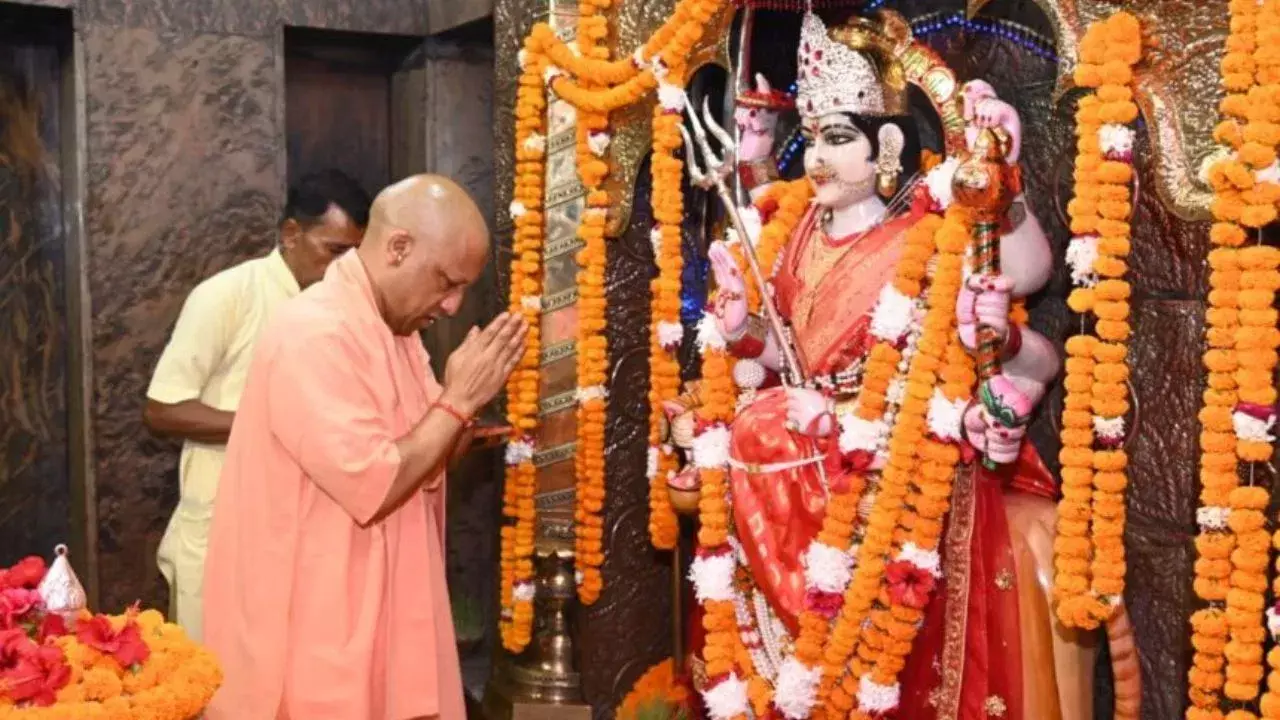 सीएम योगी ने किए मां पाटेश्वरी के दर्शन, श्रद्धालुओं के लिए व्यवस्थाओं का लिया जायजा
