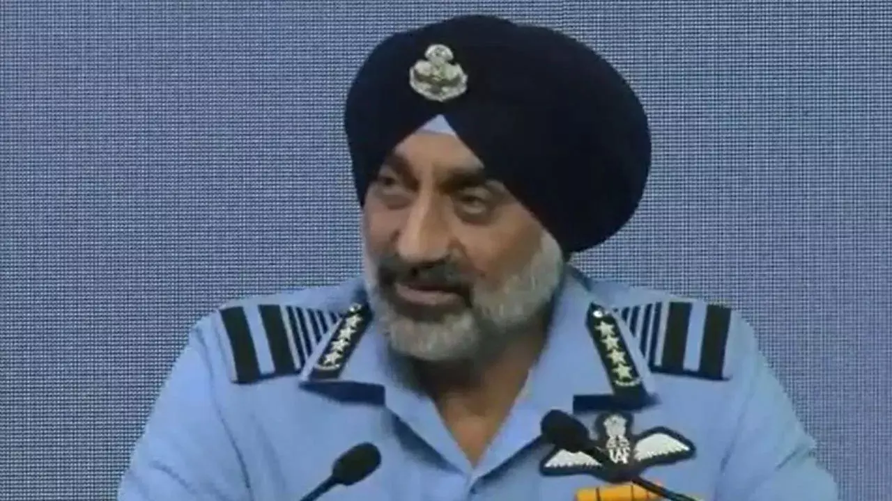 पाकिस्तान के 5 F-16 एयरक्राफ्ट किए थे ध्वस्त… वायुसेना प्रमुख अमर प्रीत सिंह ने दी डिटेल पाकिस्तान के 5 F-16 एयरक्राफ्ट किए थे ध्वस्त… वायुसेना प्रमुख अमर प्रीत सिंह ने दी डिटेल