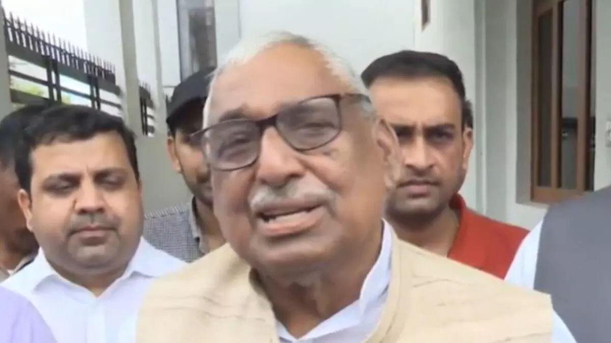 सपा नेताओं की बरेली में No Entry, माता प्रसाद पांडेय को लखनऊ में रोका गया