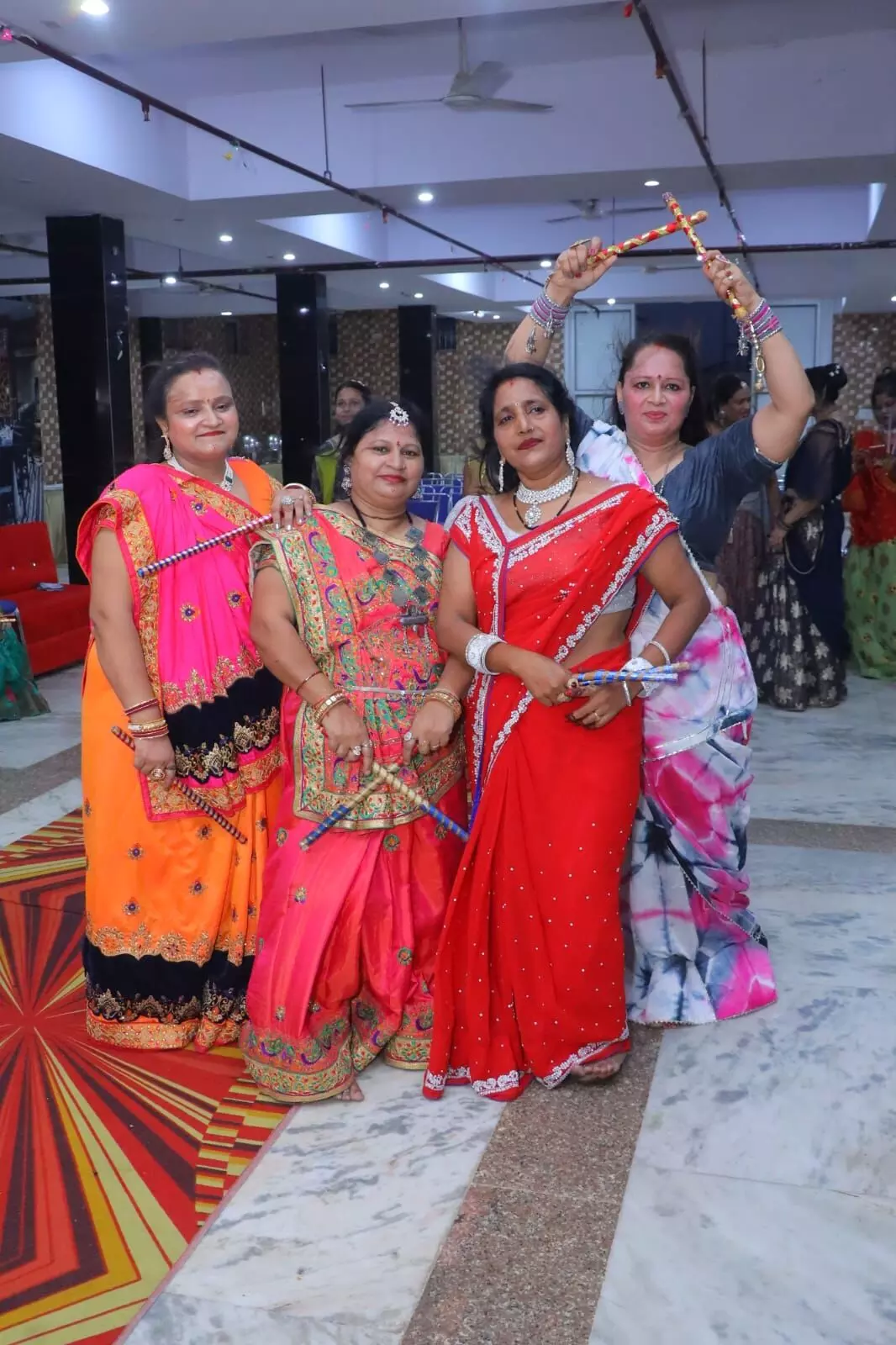 धूमधाम से मनाया गया डांडिया उत्सव