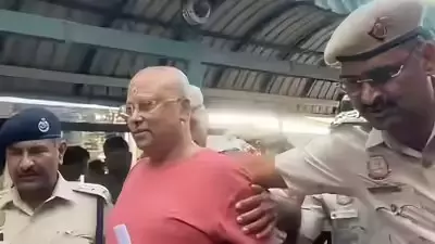 एसी में सोने और तरह-तरह के पकवान खाने वाले अय्याश बाबा चैतन्यानंद की तिहाड़ जेल में कैसी बीती पहली रात?
