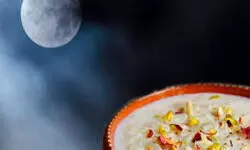 कल है शरद पूर्णिमा; जानिए लक्ष्मी पूजन विधि, शुभ मुहूर्त और मंत्र कल है शरद पूर्णिमा; जानिए लक्ष्मी पूजन विधि, शुभ मुहूर्त और मंत्र