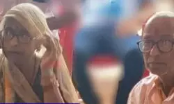 पत्नी के निधन के कुछ देर बाद ही बुजुर्ग ने भी छोड़ी दुनिया, एक साथ जलीं दो चिताएं पत्नी के निधन के कुछ देर बाद ही बुजुर्ग ने भी छोड़ी दुनिया, एक साथ जलीं दो चिताएं