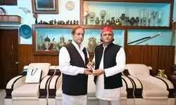 рд░рд╛рдордкреБрд░ рдореЗрдВ рдЖрдЬрдо рдЦрд╛рди рд╕реЗ рдорд┐рд▓реЗ рдЕрдЦрд┐рд▓реЗрд╢ рдпрд╛рджрд╡, рдмреЛрд▓реЗ- рдЬреЗрд▓ рдирд╣реАрдВ рдЬрд╛ рдкрд╛рдпрд╛ рдЗрд╕рд▓рд┐рдП рдпрд╣рд╛рдВ рдЖрдпрд╛, рдкрд░рд┐рд╡рд╛рд░ рдХреЛ рдкрд░реЗрд╢рд╛рди рдХрд┐рдпрд╛ рд░рд╛рдордкреБрд░ рдореЗрдВ рдЖрдЬрдо рдЦрд╛рди рд╕реЗ рдорд┐рд▓реЗ рдЕрдЦрд┐рд▓реЗрд╢ рдпрд╛рджрд╡, рдмреЛрд▓реЗ- рдЬреЗрд▓ рдирд╣реАрдВ рдЬрд╛ рдкрд╛рдпрд╛ рдЗрд╕рд▓рд┐рдП рдпрд╣рд╛рдВ рдЖрдпрд╛, рдкрд░рд┐рд╡рд╛рд░ рдХреЛ рдкрд░реЗрд╢рд╛рди рдХрд┐рдпрд╛