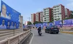 लखनऊ नीले पोस्टरों से पटा, BSP समर्थक बोले- हम बहन जी को बनाएंगे सीएम