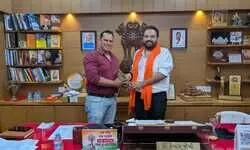 वडोदरा : DRUCC समिति में राजेंद्र गिरी की नियुक्ति, सांसद डॉ. हेमांग जोशी ने दी व्यक्तिगत बधाई