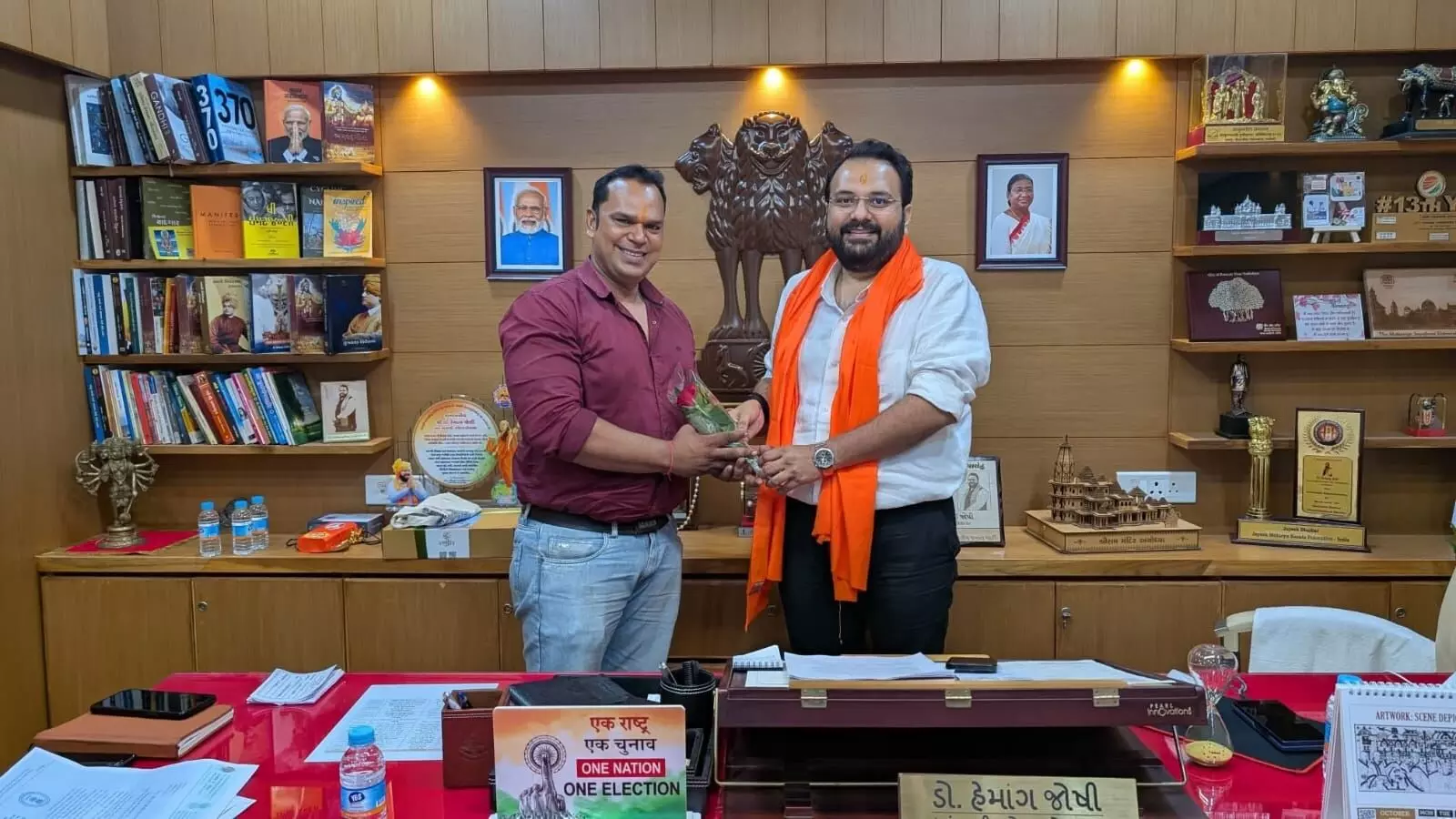 वडोदरा : DRUCC समिति में राजेंद्र गिरी की नियुक्ति, सांसद डॉ. हेमांग जोशी ने दी व्यक्तिगत बधाई वडोदरा : DRUCC समिति में राजेंद्र गिरी की नियुक्ति, सांसद डॉ. हेमांग जोशी ने दी व्यक्तिगत बधाई