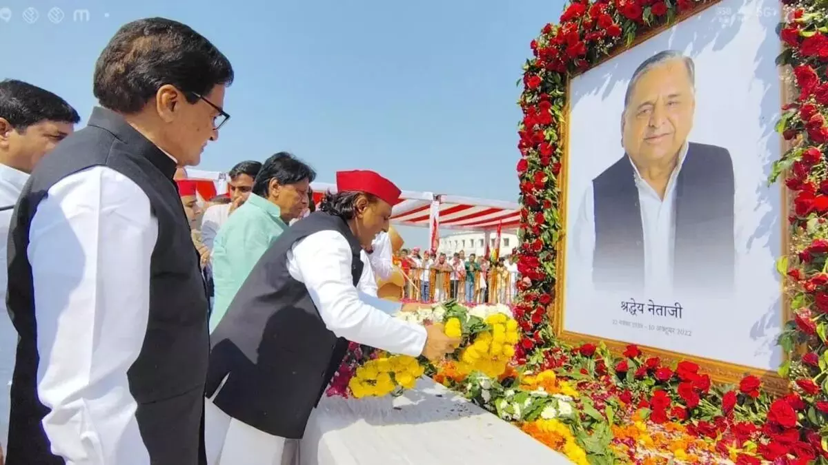 सैफई में नेताजी को नमन: मुलायम सिंह यादव की तीसरी पुण्यतिथि पर श्रद्धांजलि सभा आयोजित सैफई में नेताजी को नमन: मुलायम सिंह यादव की तीसरी पुण्यतिथि पर श्रद्धांजलि सभा आयोजित