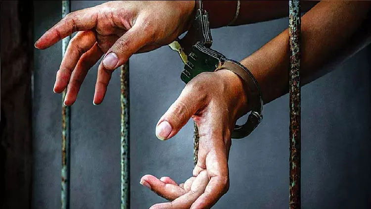 प्रयागराज : घूरपुर में अपहरण व सामूहिक दुष्कर्म के मामले में पुलिस की बड़ी कार्रवाई — तीन आरोपी गिरफ्तार, सीएम योगी ने लिया संज्ञान प्रयागराज : घूरपुर में अपहरण व सामूहिक दुष्कर्म के मामले में पुलिस की बड़ी कार्रवाई — तीन आरोपी गिरफ्तार, सीएम योगी ने लिया संज्ञान