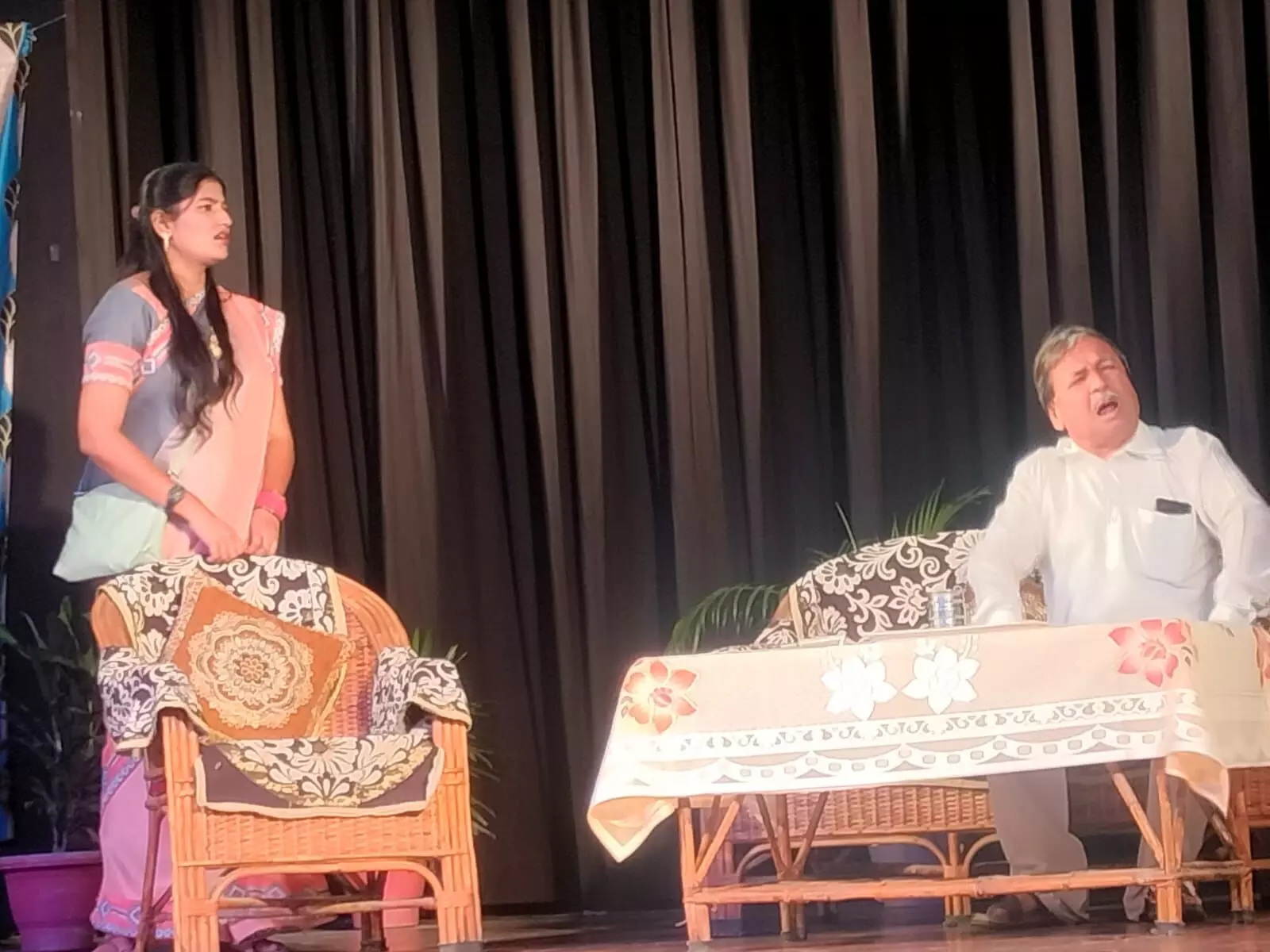 नहीं रचेंगे स्वांग भइया – हास्य के आईने में झूठ की सच्चाई नहीं रचेंगे स्वांग भइया – हास्य के आईने में झूठ की सच्चाई