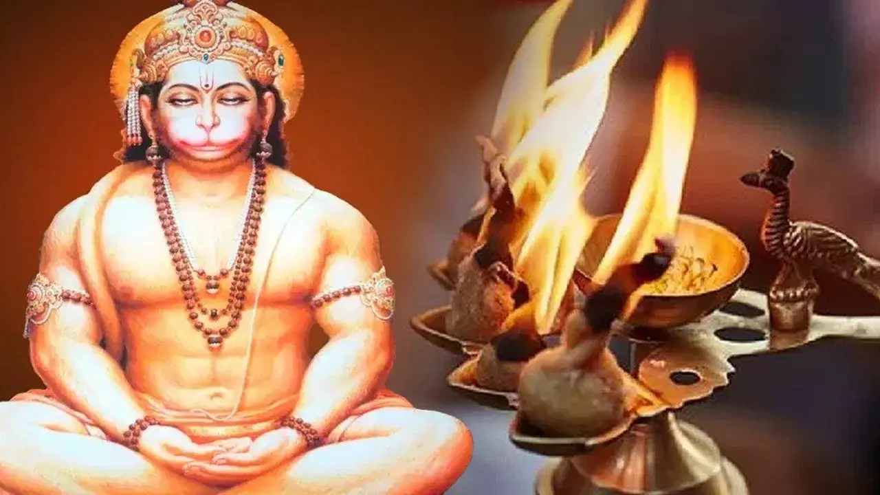 छोटी दिवाली पर कब करें हनुमान पूजा? जानें शुभ मुहूर्त और महाउपाय छोटी दिवाली पर कब करें हनुमान पूजा? जानें शुभ मुहूर्त और महाउपाय