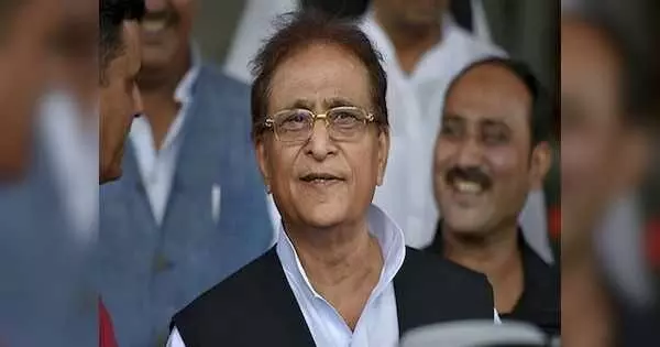 27 महीने बाद जेल से बाहर आए आजम खान, Y कैटेगरी सुरक्षा लेने से किया इंकार – बोले, “मैं मुर्गी चोर हूं, मुझे किस बात की सुरक्षा?” 27 महीने बाद जेल से बाहर आए आजम खान, Y कैटेगरी सुरक्षा लेने से किया इंकार – बोले, “मैं मुर्गी चोर हूं, मुझे किस बात की सुरक्षा?”