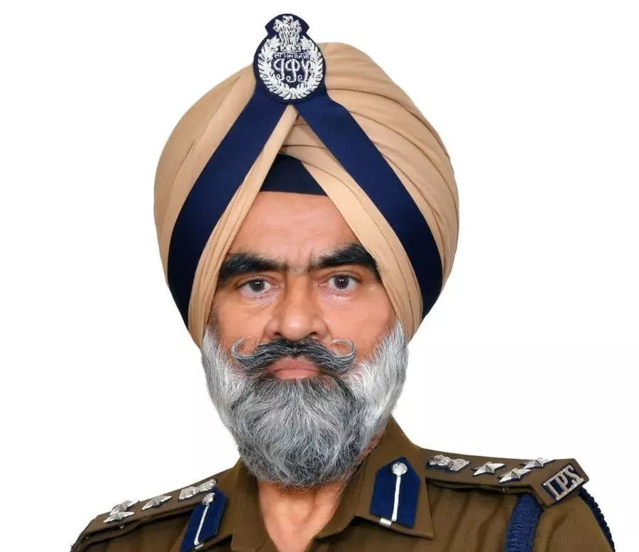 सट्टा कांड को लेकर पंजाब पुलिस के DIG हरचरण सिंह भुल्लर गिरफ्तार, CBI ने लिया एक्शन सट्टा कांड को लेकर पंजाब पुलिस के DIG हरचरण सिंह भुल्लर गिरफ्तार, CBI ने लिया एक्शन