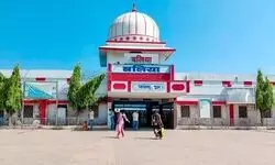 बलिया में पत्थरबाजी और चाकूबाजी की घटना: दबंगों का हंगामा, दो लोग गंभीर घायल बलिया में पत्थरबाजी और चाकूबाजी की घटना: दबंगों का हंगामा, दो लोग गंभीर घायल