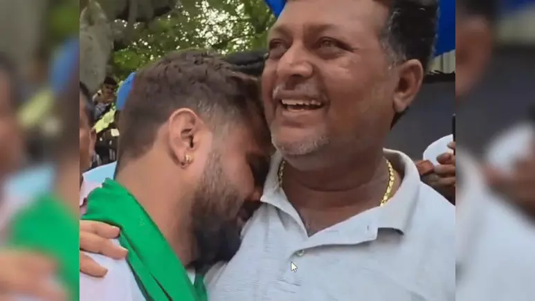 नामांकन से पहले रोने क्यों लगे खेसारी लाल यादव, वीडियो हुआ वायरल नामांकन से पहले रोने क्यों लगे खेसारी लाल यादव, वीडियो हुआ वायरल
