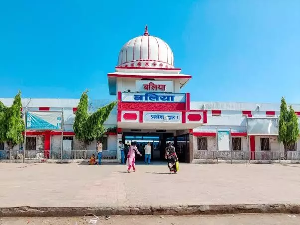 बलिया में पत्थरबाजी और चाकूबाजी की घटना: दबंगों का हंगामा, दो लोग गंभीर घायल बलिया में पत्थरबाजी और चाकूबाजी की घटना: दबंगों का हंगामा, दो लोग गंभीर घायल