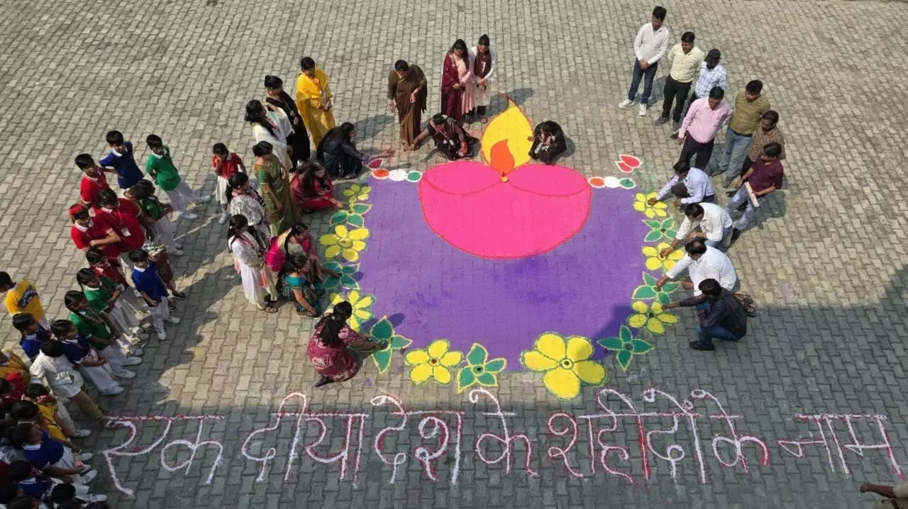 रॉयल पब्लिक स्कूल में दीपावली पर पहलगाम के शहीदों को किया गया याद रॉयल पब्लिक स्कूल में दीपावली पर पहलगाम के शहीदों को किया गया याद