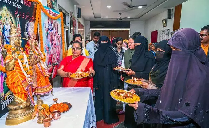 काशी में हिन्दू-मुस्लिम महिलाओं ने एक साथ की भगवान राम की आरती