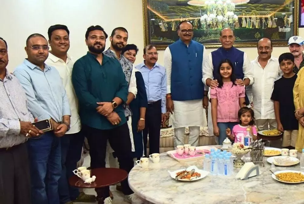 रक्षा मंत्री राजनाथ सिंह ने विनोद बिहारी वर्मा (बाबूजी) को दी श्रद्धांजलि रक्षा मंत्री राजनाथ सिंह ने विनोद बिहारी वर्मा (बाबूजी) को दी श्रद्धांजलि