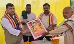 राज्यसभा सांसद संजय सिंह ने साकेत बुद्ध विहार में किया दर्शन-पूजन, किसानों की समस्याएँ सुनीं राज्यसभा सांसद संजय सिंह ने साकेत बुद्ध विहार में किया दर्शन-पूजन, किसानों की समस्याएँ सुनीं