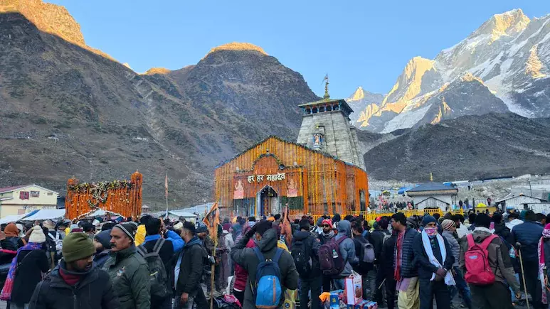 केदारनाथ धाम के कपाट बंद, अब ऊखीमठ में प्रवास करेंगे बाबा, शीतकालीन चारधाम यात्रा होगी शुरू केदारनाथ धाम के कपाट बंद, अब ऊखीमठ में प्रवास करेंगे बाबा, शीतकालीन चारधाम यात्रा होगी शुरू