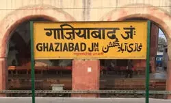 गाजियाबाद: जिला आबकारी अधिकारी के कार्यालय में फोटो खींचने पर बवाल, पत्रकारों ने किया हंगामा गाजियाबाद: जिला आबकारी अधिकारी के कार्यालय में फोटो खींचने पर बवाल, पत्रकारों ने किया हंगामा