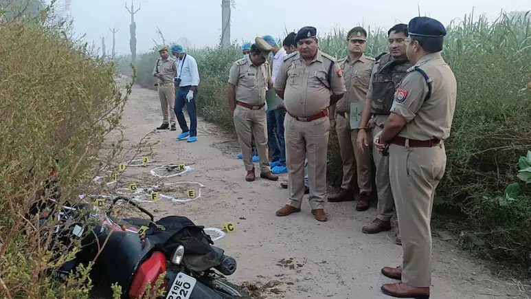 शामली पुलिस की बड़ी कार्रवाई : 1 लाख का इनामी बदमाश मुठभेड़ में ढेर शामली पुलिस की बड़ी कार्रवाई : 1 लाख का इनामी बदमाश मुठभेड़ में ढेर