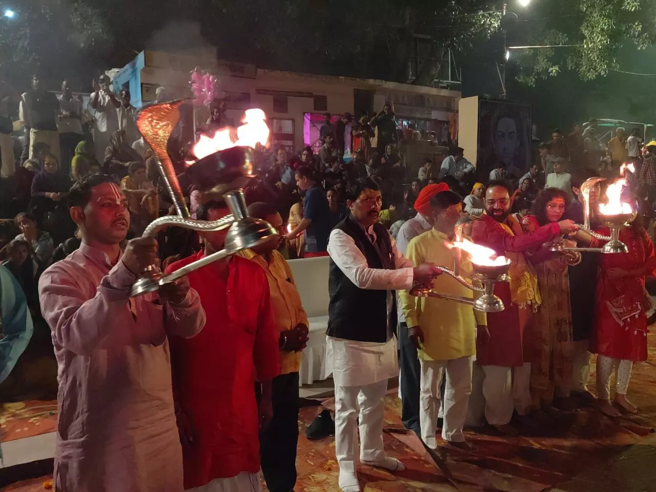अयोध्या में मां सरयू की नित्य आरती का शुभारंभ अयोध्या में मां सरयू की नित्य आरती का शुभारंभ