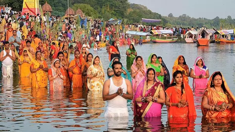 युगों से चली आ रही छठ की परंपरा, बिहार के इस जिले से हुई थी शुरुआत युगों से चली आ रही छठ की परंपरा, बिहार के इस जिले से हुई थी शुरुआत
