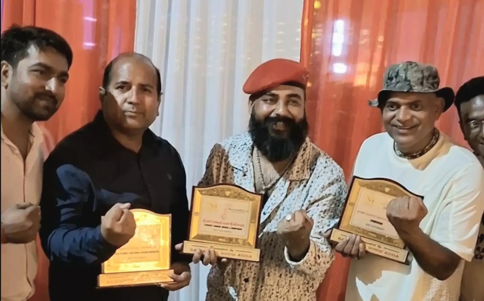 इटावा में दीवाली नाइट पर थिरके युवा, शिवाय के गीत, बाबू गप्पी की कॉमेडी से मस्ती में डूबे युवा इटावा में दीवाली नाइट पर थिरके युवा, शिवाय के गीत, बाबू गप्पी की कॉमेडी से मस्ती में डूबे युवा