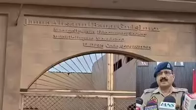 मुरादाबाद : 13 वर्षीय छात्रा से वर्जिनिटी सर्टिफिकेट मांगने वाला मदरसा इंचार्ज गिरफ्तार, प्रिंसिपल की तलाश में पुलिस सक्रिय मुरादाबाद : 13 वर्षीय छात्रा से वर्जिनिटी सर्टिफिकेट मांगने वाला मदरसा इंचार्ज गिरफ्तार, प्रिंसिपल की तलाश में पुलिस सक्रिय